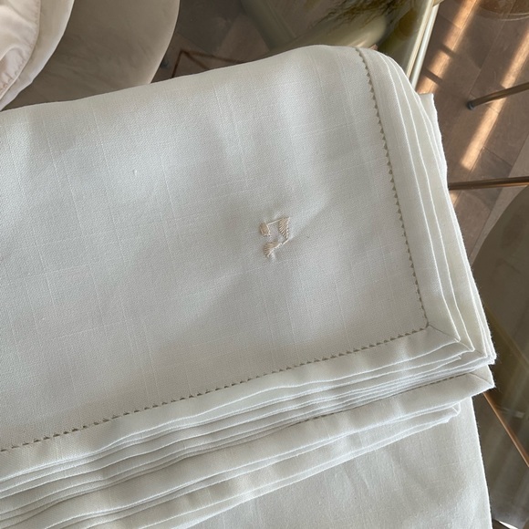 NEW Set of tablecloth and matching napkins - Picture 9 of 9